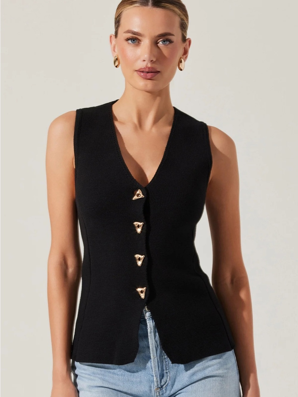 NWT Jayce Sweater Vest in Black
ASTR the Label - Picture 4 of 6